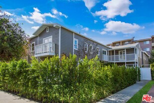 111 S Harper Ave in Los Angeles, CA - Building Photo