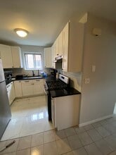 815 Throggs Neck Expy, Unit 2nd Floor in Bronx, NY - Building Photo - Building Photo