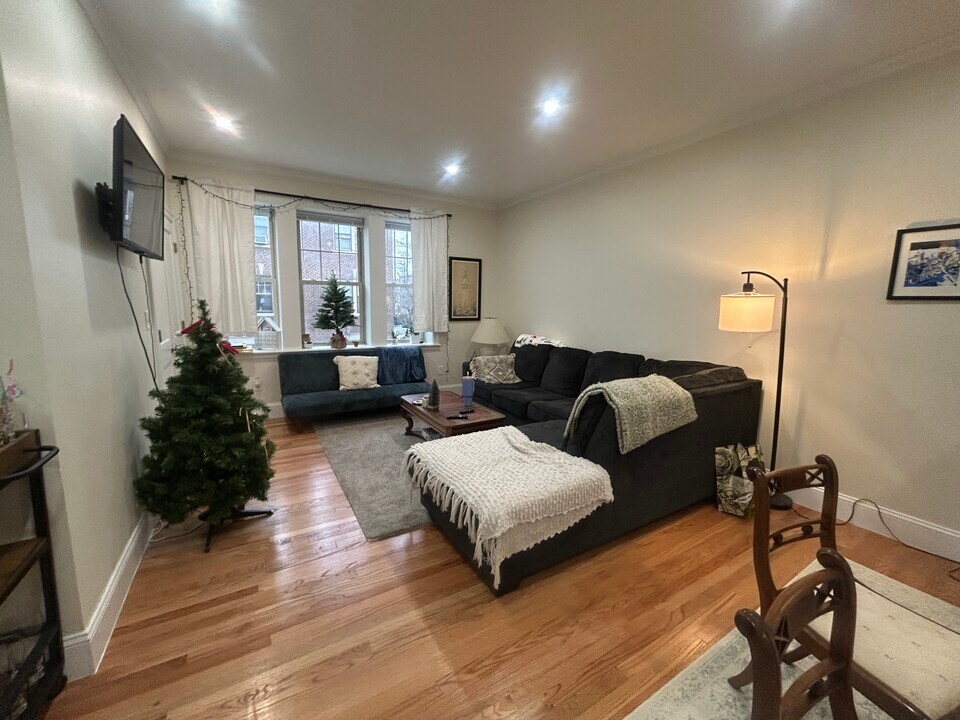 12 Alton Pl, Unit 3 in Brookline, MA - Foto de edificio