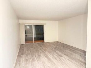 27 Golfs Edge, Unit H in West Palm Beach, FL - Building Photo - Building Photo