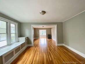 240 Linwood St in New Britain, CT - Foto de edificio - Building Photo