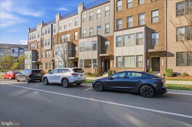 13538 Sayward Blvd in Herndon, VA - Building Photo - Building Photo