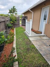 662 SW Sarazen Ave, Unit Furnished-Utilities Incl in Port St. Lucie, FL - Foto de edificio - Building Photo