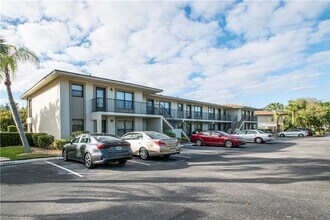 16809 Davis Rd, Unit 225 in Ft. Myers, FL - Building Photo - Building Photo