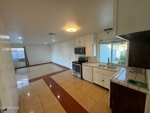 2047 Belmar Ct N in Simi Valley, CA - Building Photo - Building Photo