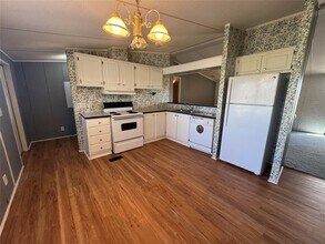 114 Speir Ln in Elgin, TX - Building Photo - Building Photo