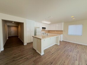 1330 Riverside Ct in Merced, CA - Foto de edificio - Building Photo