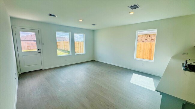 9206 Speckled Trout Dr in Baytown, TX - Building Photo - Building Photo