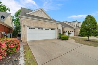 60 Jeffrey Way in Fort Smith, AR - Foto de edificio - Building Photo