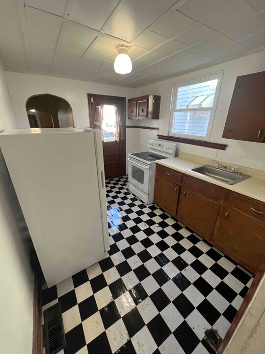 711 2nd St in Moundsville, WV - Building Photo