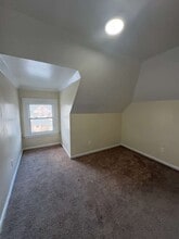 1400 Ella T Grasso Blvd, Unit E in New Haven, CT - Foto de edificio - Building Photo