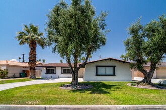73100 Santa Rosa Way in Palm Desert, CA - Building Photo - Building Photo