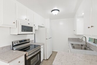 12246 Montana Ave in Los Angeles, CA - Building Photo - Interior Photo