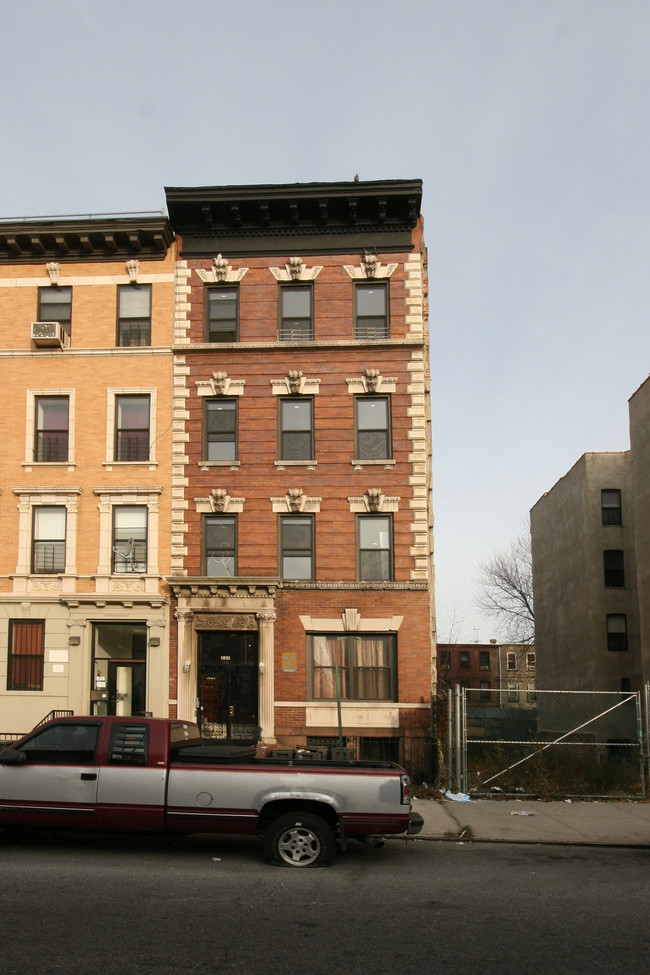 235 Bainbridge St in Brooklyn, NY - Building Photo - Building Photo