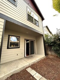 165 Casey Way in Central Point, OR - Foto de edificio - Building Photo