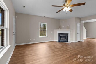 302 Flanders Dr in Mooresville, NC - Building Photo - Building Photo