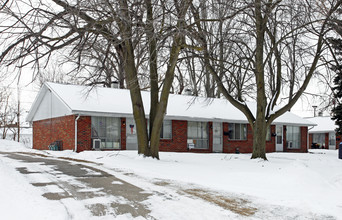 Bowles Court Apartments in Maumee, OH - Building Photo - Building Photo