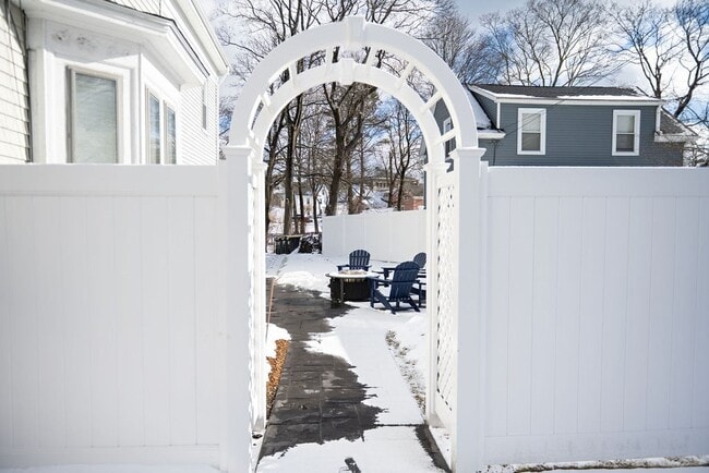 104 Union St in Franklin, MA - Building Photo - Building Photo