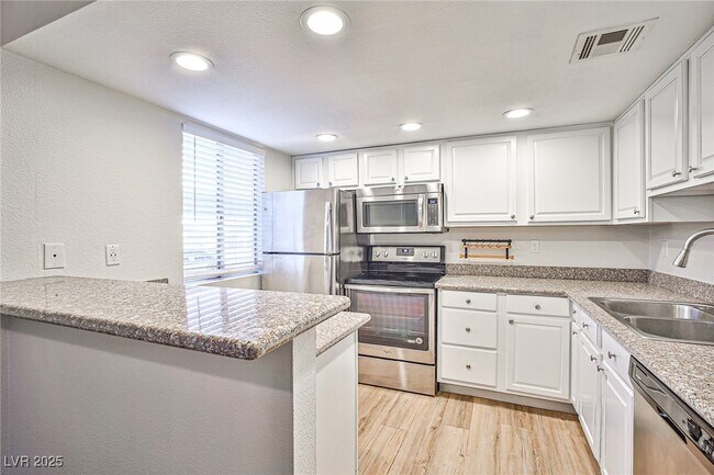 5493 Indian River Dr in Las Vegas, NV - Building Photo - Building Photo