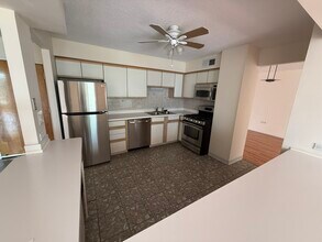 8809 W Golf Rd in Niles, IL - Foto de edificio - Building Photo