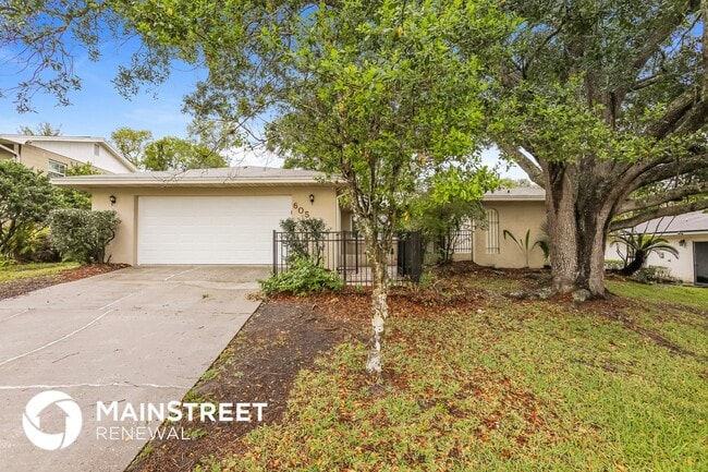 property at 605 Applewood Ave