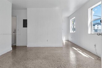 644 SW 10th St in Miami, FL - Building Photo - Building Photo