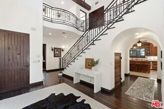 6620 Lindenhurst Ave in West Hollywood, CA - Building Photo - Building Photo