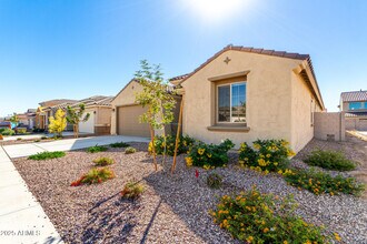 17651 W Palo Verde Dr in Litchfield Park, AZ - Building Photo - Building Photo