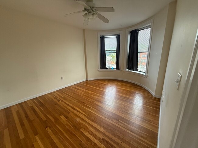 1942 Beacon St, Unit 1 in Boston, MA - Building Photo - Building Photo