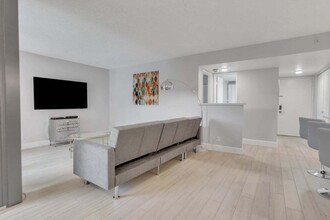 955 Dotterel Rd in Delray Beach, FL - Building Photo - Building Photo