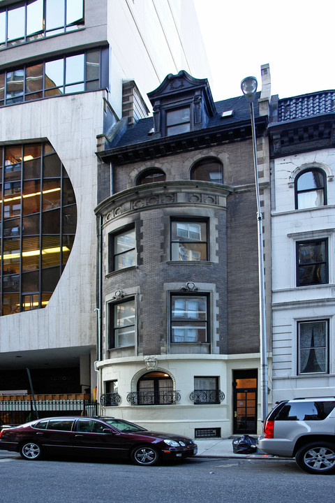 304 W 81st St in New York, NY - Building Photo