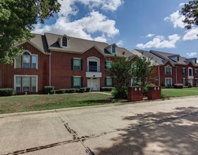 6 Fernwood Dr in Texarkana, TX - Foto de edificio - Building Photo