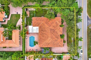 5750 SW 67th Ave in South Miami, FL - Building Photo