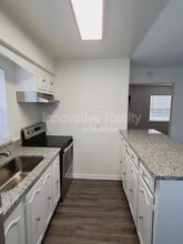 5250 Davisson Ave in Orlando, FL - Foto de edificio - Building Photo