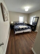 810 E 8th St, Unit #1 - Ground Floor in Muscatine, IA - Foto de edificio - Building Photo