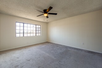 5467 E Centralia St in Long Beach, CA - Building Photo - Building Photo