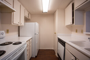 Woodcreek on The Bayou in Houston, TX - Building Photo