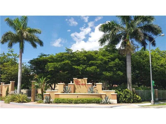8510 NW 141st Ln in Miami Lakes, FL - Building Photo - Building Photo