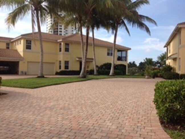 1269 Rialto Way in Naples, FL - Building Photo - Building Photo