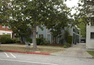 1744 Winona Blvd in Los Angeles, CA - Foto de edificio - Building Photo