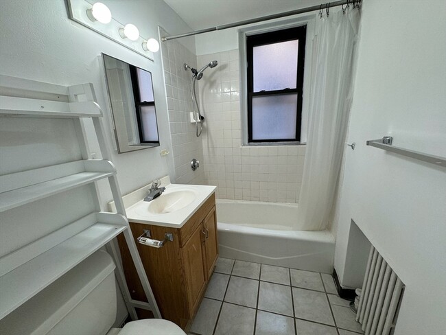 1400 Commonwealth Ave, Unit #1 in Boston, MA - Building Photo - Building Photo