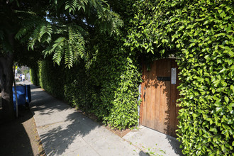 1127 Echo Park Ave in Los Angeles, CA - Building Photo - Building Photo