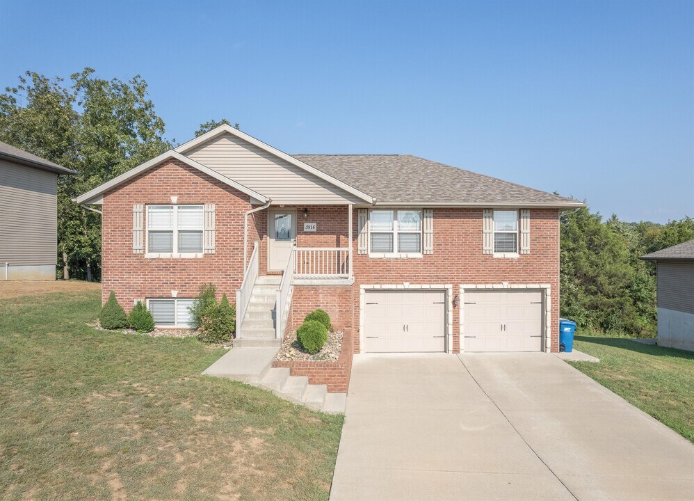 3816 Riley Ct in Jefferson City, MO - Building Photo