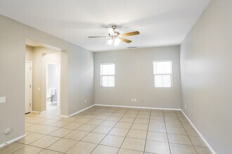 8411 W Lewis Ave in Phoenix, AZ - Foto de edificio - Building Photo