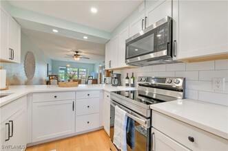 366 Charlemagne Blvd in Naples, FL - Building Photo - Building Photo