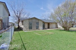 1705 Allentown Dr in Dallas, TX - Building Photo