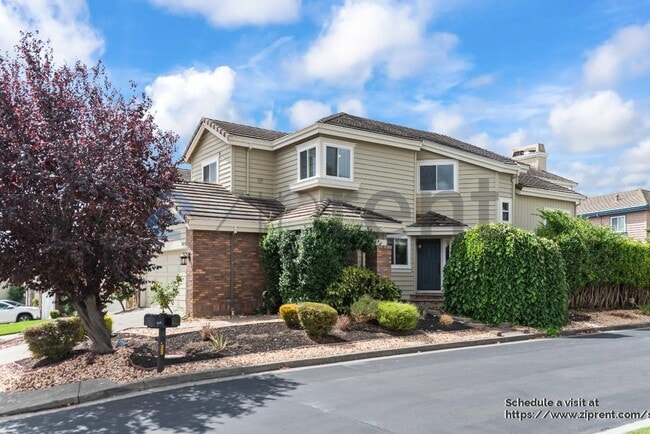 property at 2475 Canyon Lakes Dr