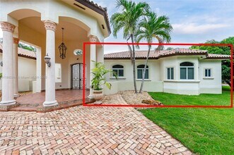 9981 SW 70th St in Miami, FL - Building Photo - Building Photo