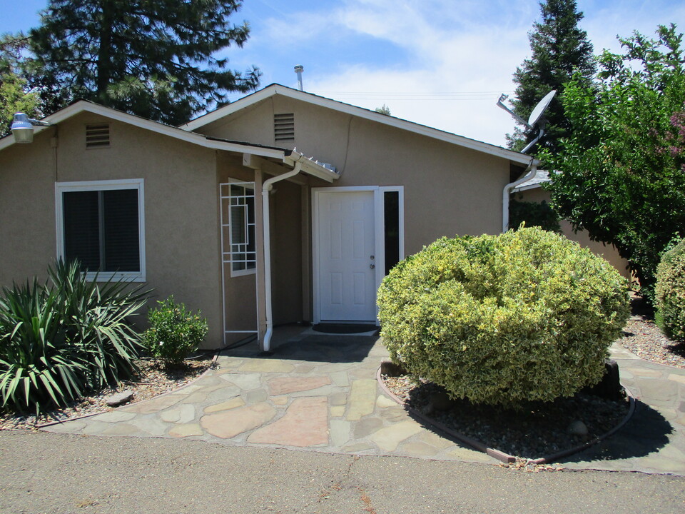 2711-2721 Irwin Rd in Redding, CA - Building Photo