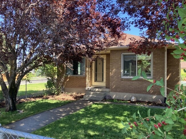 property at 2815 S Kenwood St
